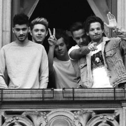 GO FOLLOW @STINANGREGORY AND YOUR FAV/5 WILL FOLLOW YOU. DONT MESS WITH CHANCE.