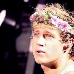 sigueme en @ismine_niall y te sigo SOLO PIDE FOLLOW BACK!