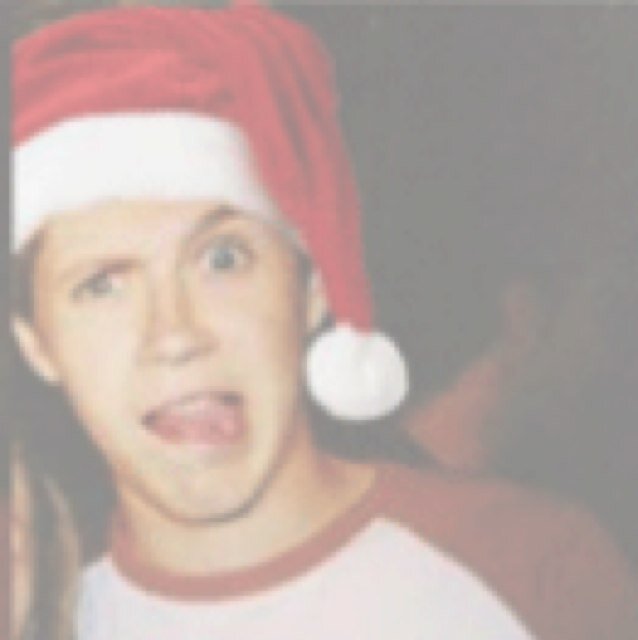 Heyyy ilysm, please follow my main account @amityniall for free hugs and pizza ( i follow back )