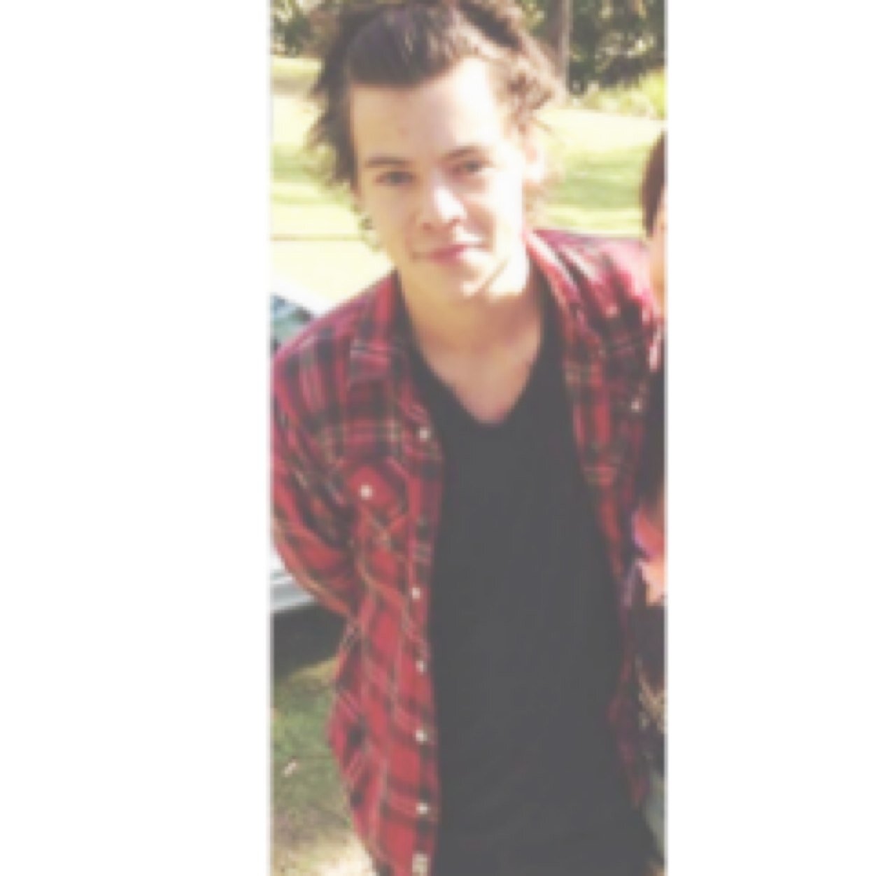 Follow me and I follow back|I SAW ONE DIRECTION 23/5/13 AND THEY RETWEETED 17/9/13|Ariana RT 27/10/13