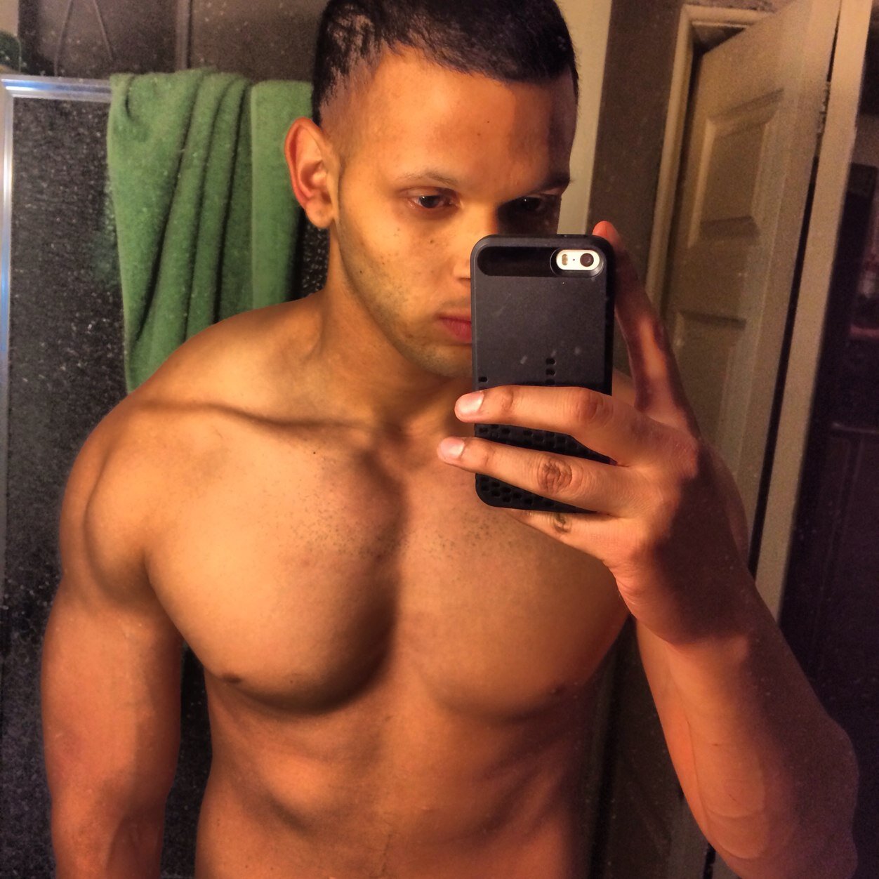 Irvin | 6'1 | single | built | student | intellectual | ambitious | outgoing | #Lakers #Patriots Instagram: Youngbeast91
