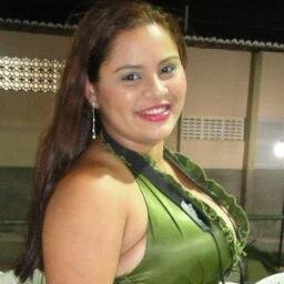 amo praia, gosto de conhecer novos lugares e novas pessoas.