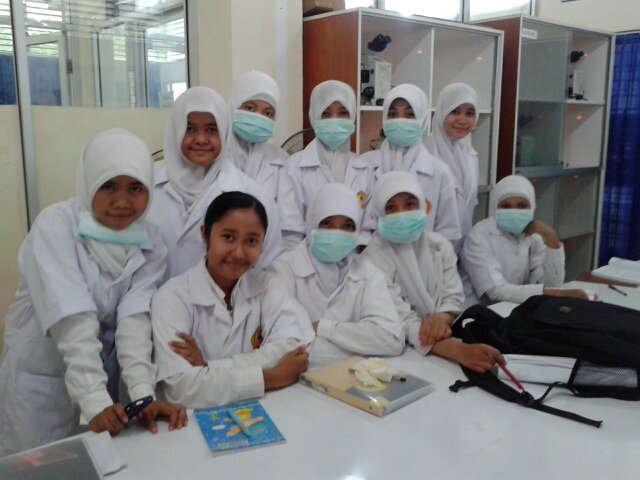 I'am moslem| love ALLAH SWT, hijab |My parents | Family
I'am simple girl
I wanna be a profesional nurse :)
(POLTEKKES MATARAM)