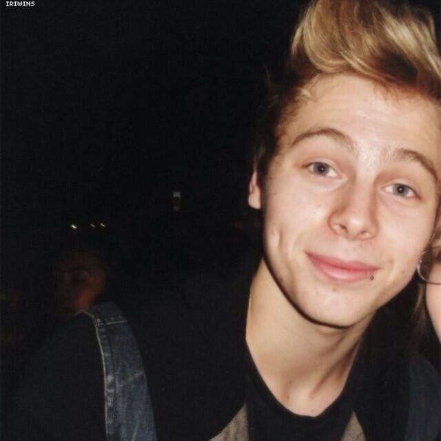 Luke will follow you dont give up FOLLOW @bandstagramx AND SHE WILL DM LUKE FOR YOU