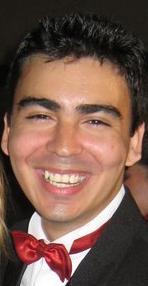 Farmacêutico, perito, estudante de medicina, violeiro de uma música só, amante das artes e da vida. É isso e mais umas coisas