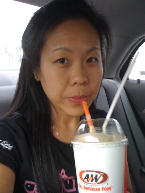 carolinepao's profile picture. starving pool player