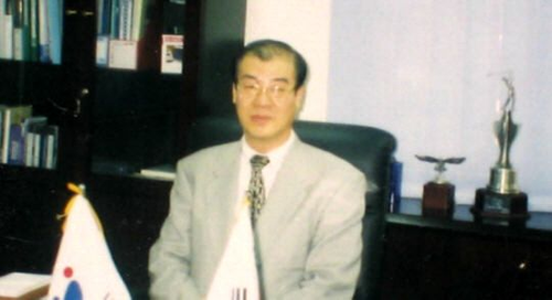현재 암 투병 중, 주) 지비아이 회장, 주) 헬쎈 사장, 윤화숙인삼가 사장
,
사)한국인삼산업전략화협의회 부회장
,
개방형 공무원(인삼세계화 프로젝트 전담),
해외사업.투자(CEO / YNC,Inc ULSI etc.)
 등
