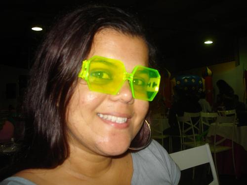 AFF... Tô aki e graças a ajuda de uma amiga, to aprendendo a mexer aki! Rsrs!