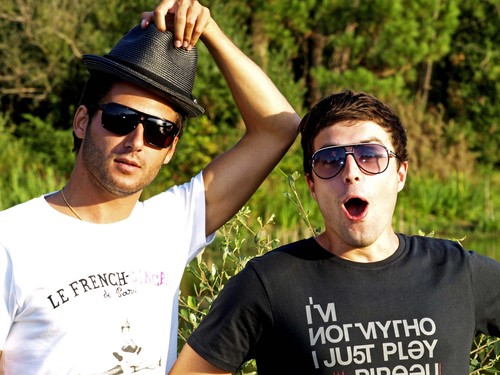 StepArt's profile picture. Design, fashion and music, the label StepArt is coming up with its unique concept. The principle is simple: produce graphic artists using textile as a surface.