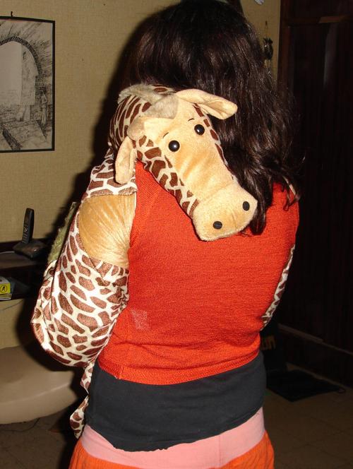 Jirafaaaa's profile picture. ים. שמש. עלים. נמשים.