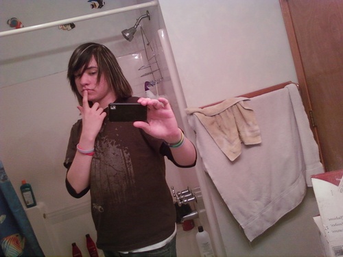 theused122472's profile picture. im 17 and bi love me