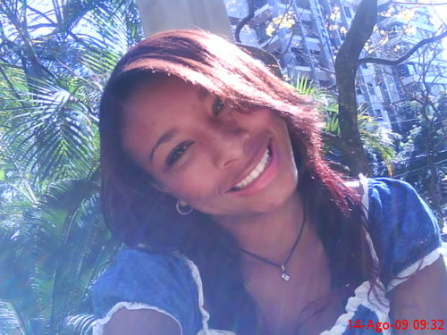 Uma pessoa muito alegre,sempre de bem com a vida,gosto de novidades..Ah e muito sincera