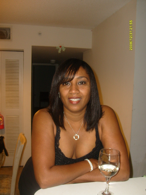 I am from Antigua, I love to enjoy life. B-B-Q's,  friends, family.  I love to cook and not be bored. #carnival #cocktails #Antigua #Miami #beachlife
