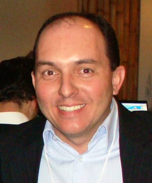 Empresário. Bacharel em Direito. Deputado Federal PSDB - PR 53ª Legislatura.