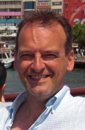 Een andere aanpak van verandering. Wij maken mensen in organisaties bewust en vaardig in de mogelijkheden die in de buitenwereld beschikbaar zijn.