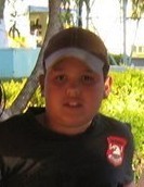 Estudante. Jogador de futebol no fim de semana.