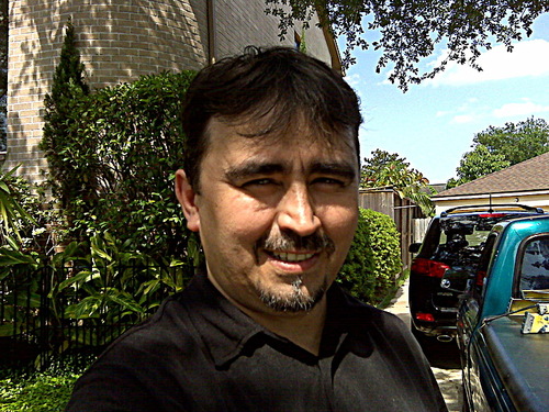 Friend to many, Father to three, Husband to one, Internet Marketer, Twitter fun and I help other Internet Marketers make money online.