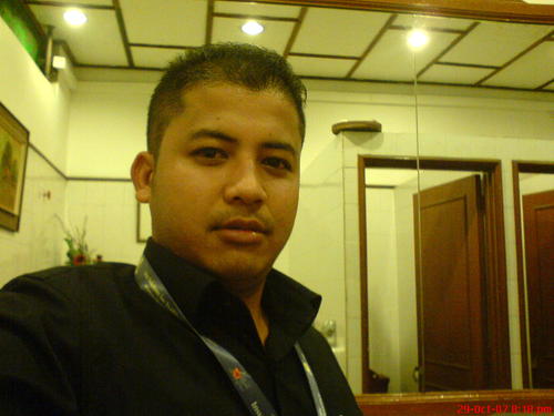I am man born in Negeri Sembilan, Malaysia. I was born in february 25, 1981 and living in a happy family.