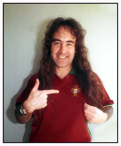 I'am a Bass os The famous ''Iron Maiden'', The best Heavy Metal band of the world.