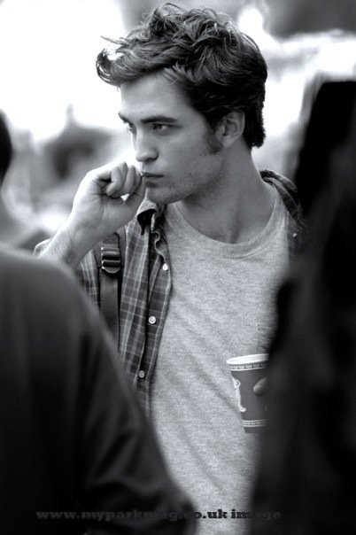 robinated's profile picture. 