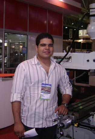 Amo D+ Viviane (esposa).  Técnico em MECÂNICA - Tecnólogo em TELECOMUNICAÇÕES.