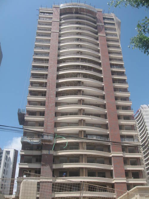 Emprrendimento localizado na area mais nobre de Fortaleza com 145m com vista belissima para o mar e area de lazer exepcional
