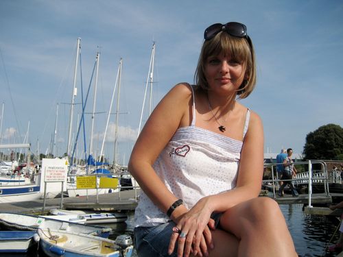 debsbutler's profile picture. Scotland’s for me !! 🌈🐝