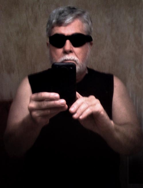 Anselpixel's profile picture. Small photographer at large