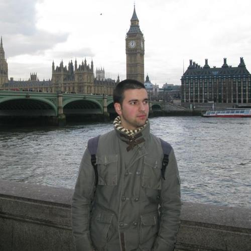 Matos98's profile picture. Bonito e benfiquista. Penso que chega para ser atractivo.