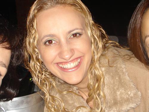 Sou uma pessoa simples, que ama sua família, seus amigos... acredito em Deus (sou católica), ♉ #Taurina, adoro festar, dançar, beijar na boca, viajar...
