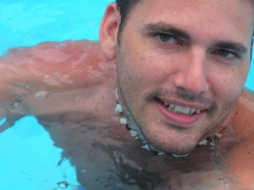 rafamilans's profile picture. Sou Farmacêutico pós graduado, e estudante de Arquitetura e Urbanismo. Sou extremamente ligado ao mar e aficionado por esportes náuticos.