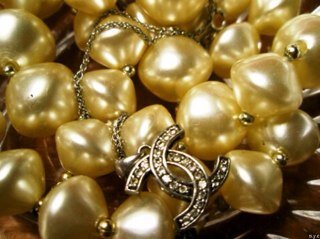 خاص بمفارش السرير واكسسوارات ونظارات بماركة (gucci &d&g & louisvuitton & chanel &armani&versace ) والملابس للطلب الاضافة على البي بي 21EC5AE8 او رساله على الخاص