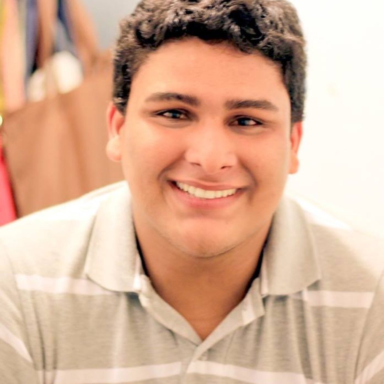 Técnico de segurança do trabalho e estudante de Engenharia Civil.