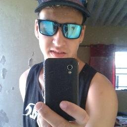 Amo @Novinha_Ciifrao , Sou estrovertido , Sorridente , Alegre , gosto de sair , gosto de viajar e adoro sushi !!1