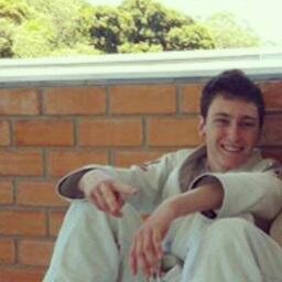 Paz, amor e arm lock voador