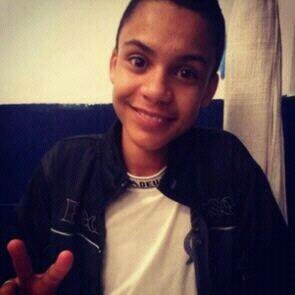 INSTAGRAM: @Gommrs_     TUMBLR: BOYSTTIV