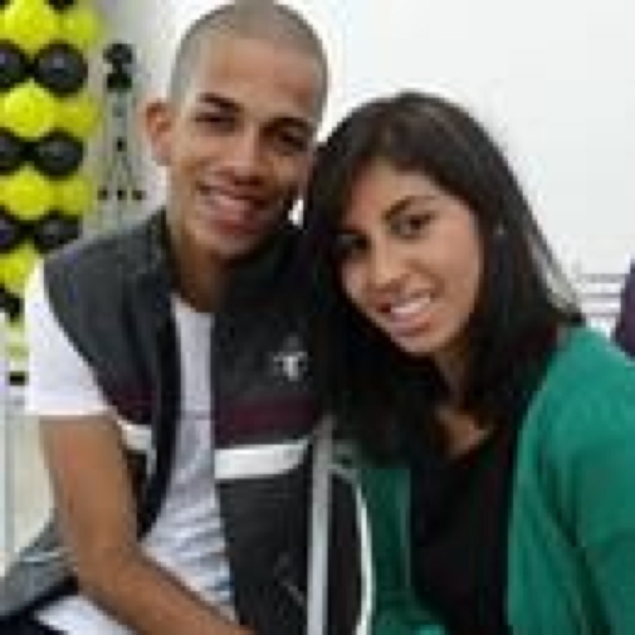 jogador de futebol pagodeiro mestiço e brasileiro!!!!!