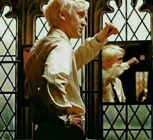 hey i am draco i am a cool guy {single rp HP}