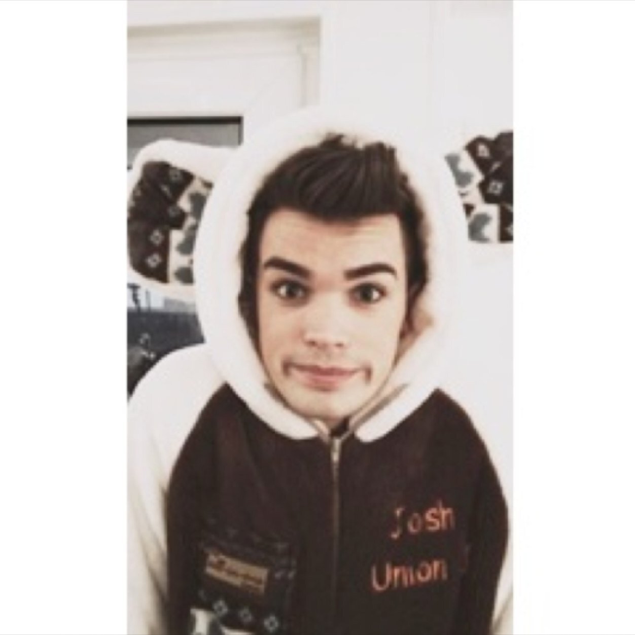 OhSoFakee's profile picture. 1/4 in Union J. I have a little fear of bananas.