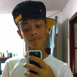 Quem tem tem , num cresce o zoi em ninguém .