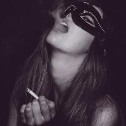 Boludeada como ley de vida, soy una histerica mas en este mundo de mierda donde todos los pibes son unos garcas sin codigos. Karina mi religion, cuernos forever