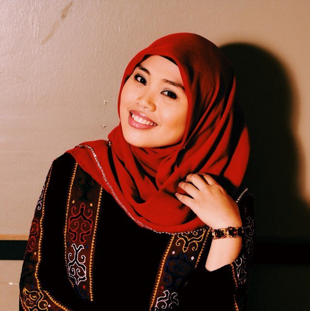People call her Hanna. A Muslim law student trying to live a life worthy of Jannah. All for The Most Gracious, The Most Merciful.