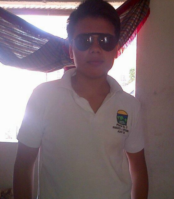 Un dia le voy a dar un beso a mi amor platonico y saldre corriendo. ~ Followback seguro.
