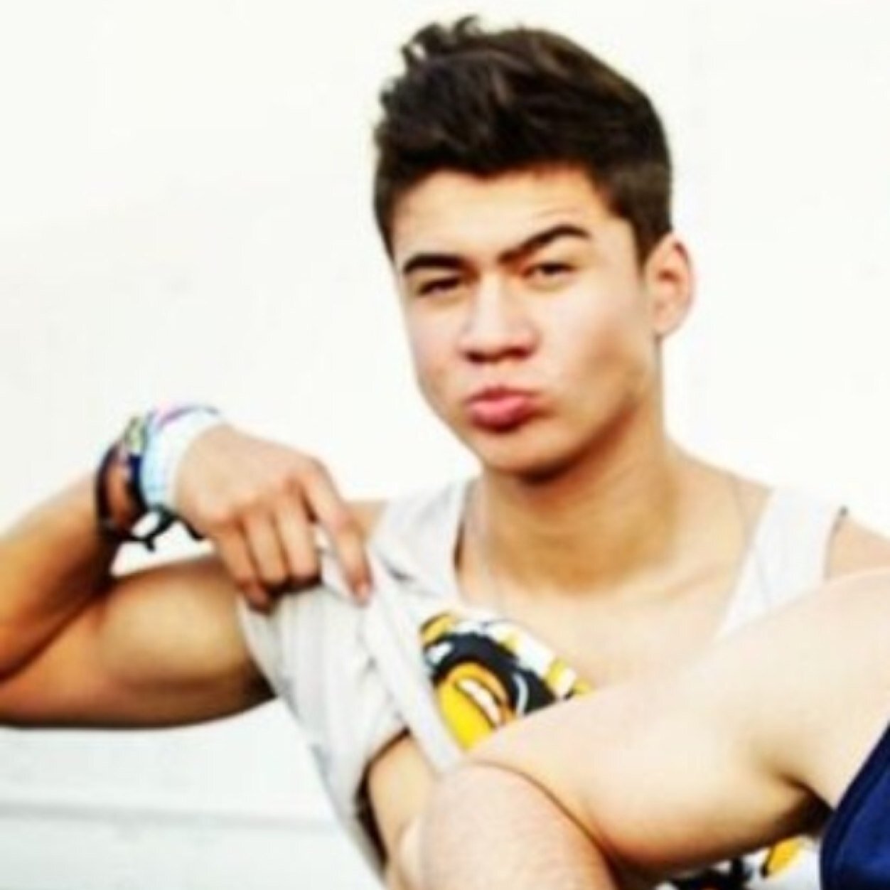free follow from @ohcalumityx letting you know CALUM HOOD WOULD DATE YOU SO HARD