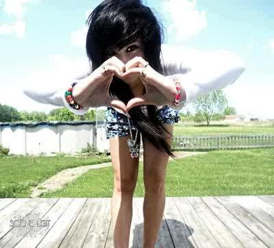 Straight/Single/17. Just a lonely girl. I follow back.