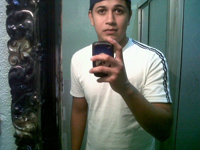 soy un tipo simpatico, con grandes aspiraciones cualidades y apacionado con la musica, mi familia y amigos...!!