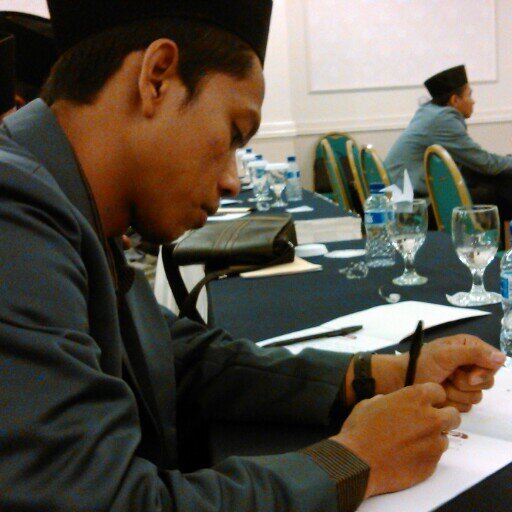 santri ki yo ngaji.. di http://t.co/DXdVBo33wD | juga berorganisasi di http://t.co/jQW6UoHSNa | berpetualang bersama http://t.co/oD9Kc1aSWj