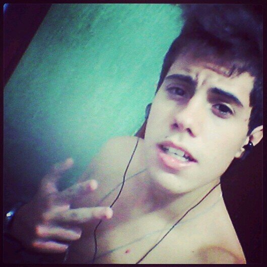 vivo um dia de cada vez,  se hj nn deu certo .nn custa tentar de novo :) :))