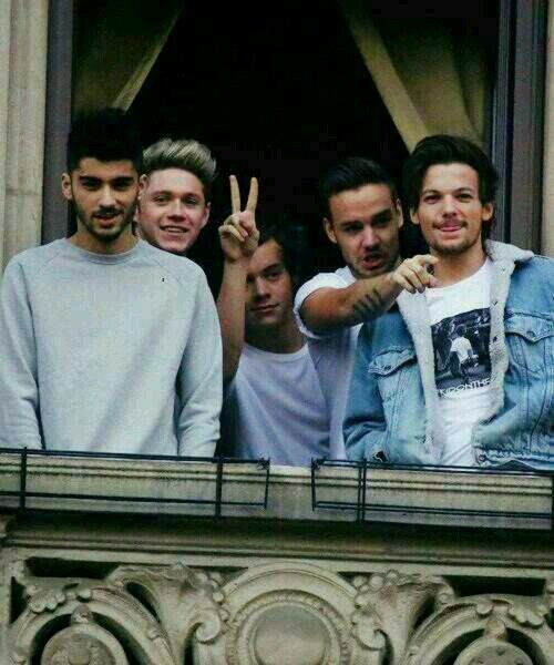 PLS follow @_1D_spain. Give you follow back. It's an account about One Direction. Let's go babe. Ily.