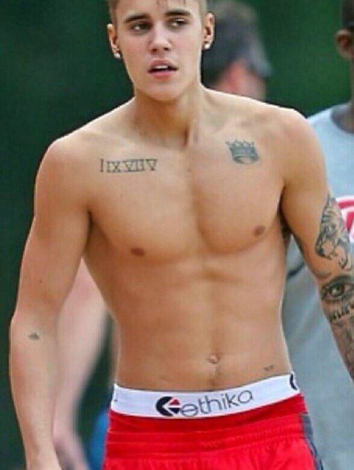 ONLY JUSTIN BIEBER'S ABS FOR ENJOY